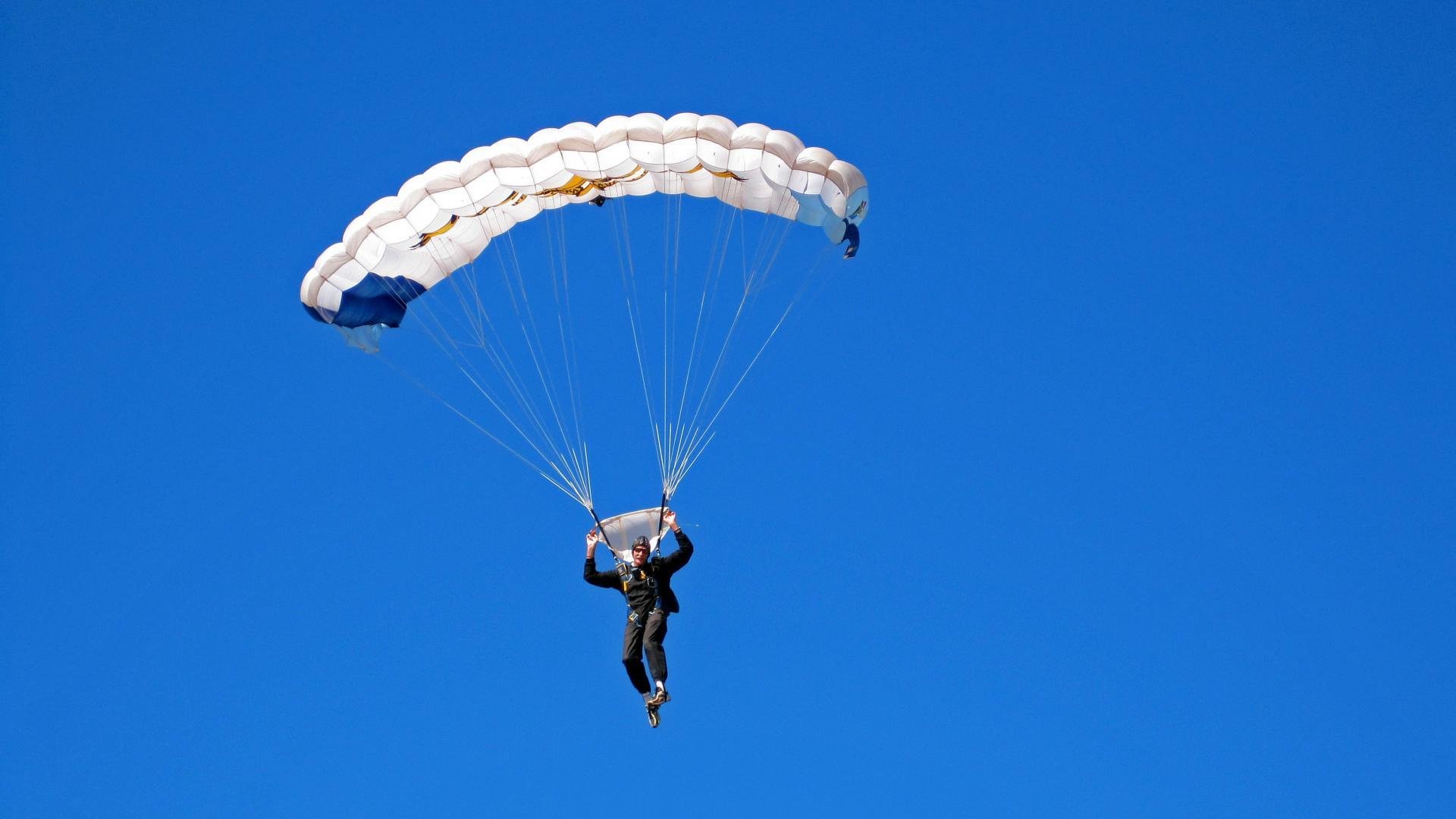 “六人制袋棍球：成都七中东部赛场燃烧激情，赛场气氛激烈”